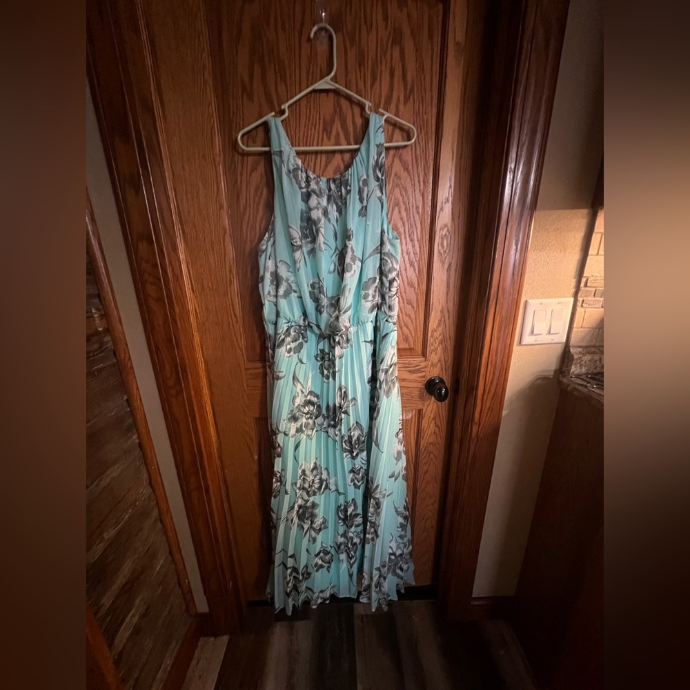 Floral Sleeveless Plus Size Maxi Dress